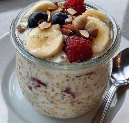 Overnight Oats with Berries and Banana