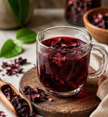 Hibiscus Tea with Bay Leaves and Cinnamon